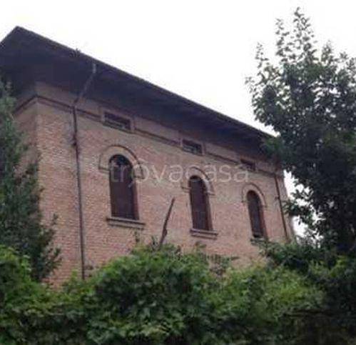casa indipendente in vendita a Reggio nell'Emilia