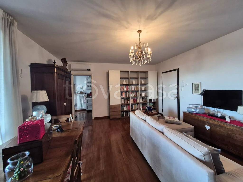 appartamento in vendita a Reggio nell'Emilia in zona Sesso