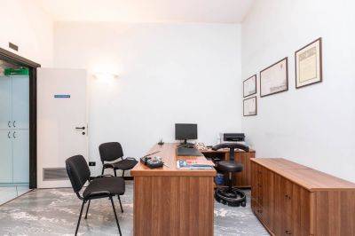 ufficio in vendita a Reggio nell'Emilia in zona Città Storica