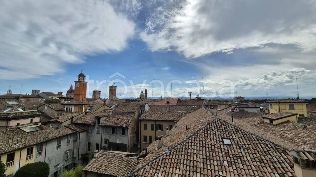 appartamento in vendita a Reggio nell'Emilia in zona Città Storica