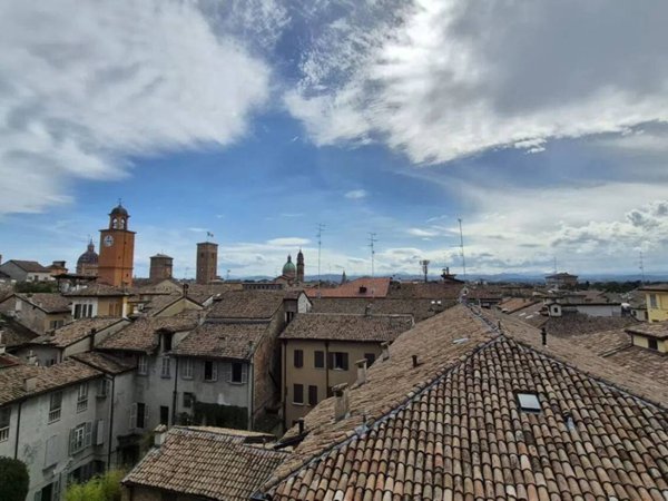 appartamento in vendita a Reggio nell'Emilia in zona Città Storica