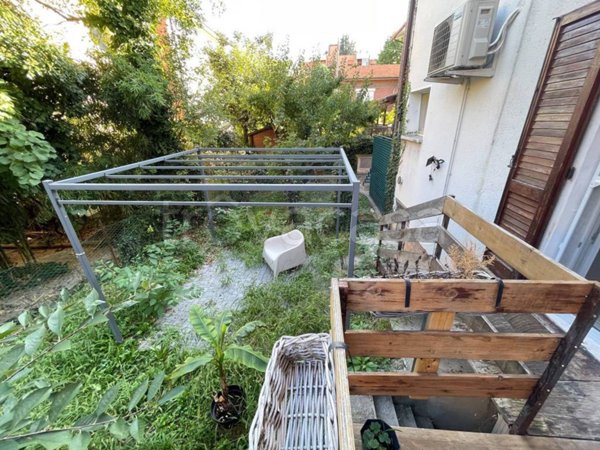casa indipendente in vendita a Reggio nell'Emilia in zona Città Storica