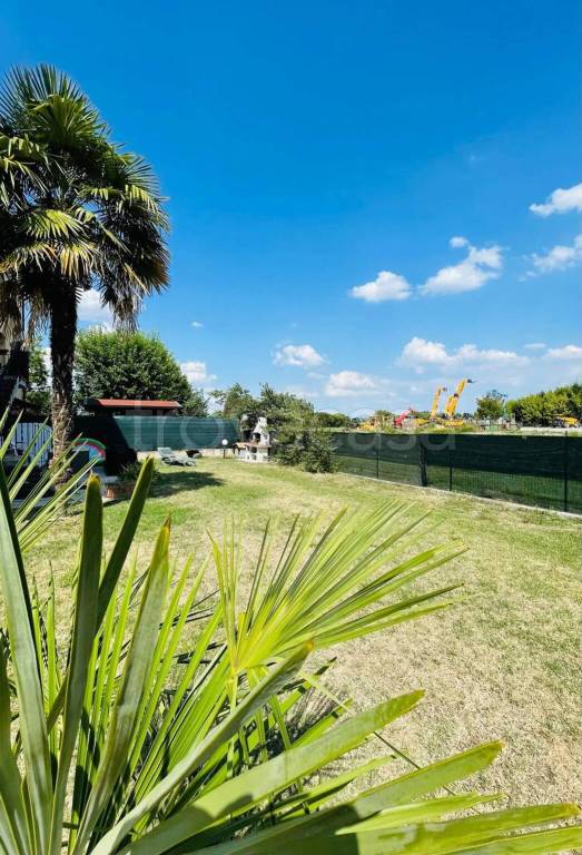casa indipendente in vendita a Reggio nell'Emilia in zona Pieve Modolena