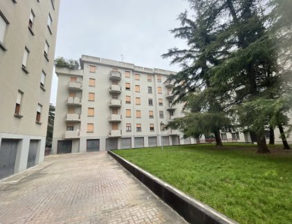 appartamento in vendita a Reggio nell'Emilia in zona Tribunale