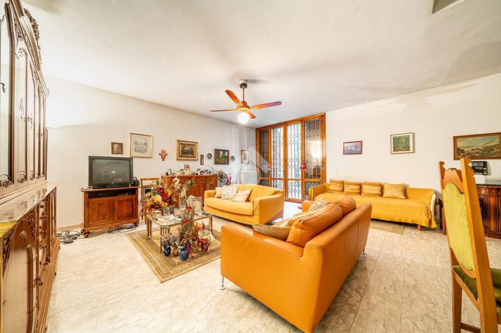 casa indipendente in vendita a Reggio nell'Emilia