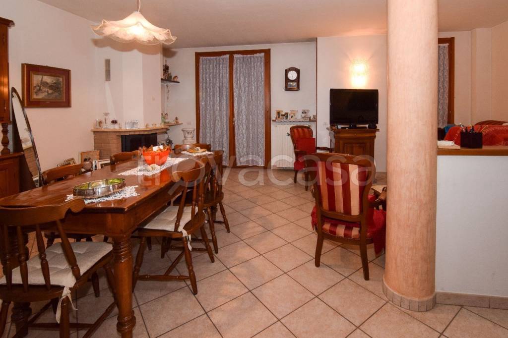 casa indipendente in vendita a Reggio nell'Emilia in zona Sesso