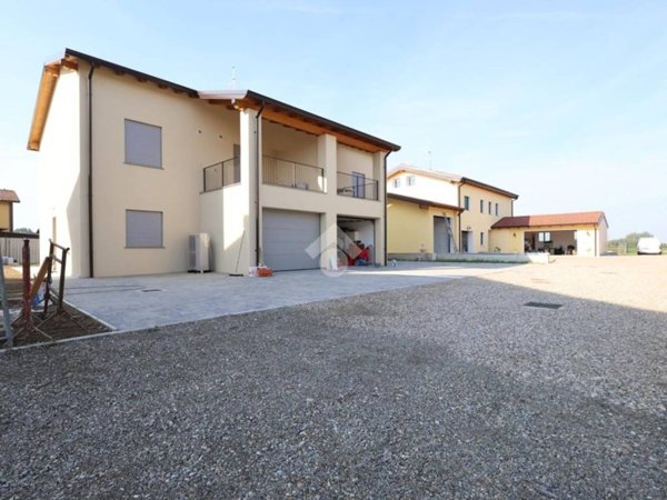 casa indipendente in vendita a Reggio nell'Emilia