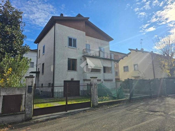 casa indipendente in vendita a Reggio nell'Emilia in zona Carrozzone