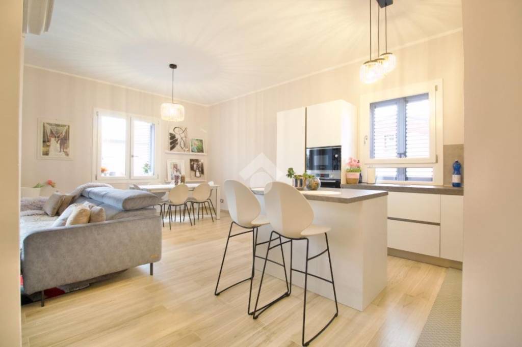 casa indipendente in vendita a Reggio nell'Emilia in zona Carrozzone