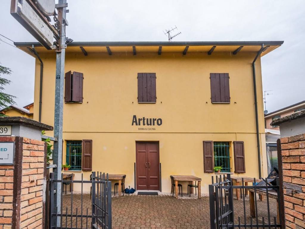 casa indipendente in vendita a Reggio nell'Emilia in zona Città Storica