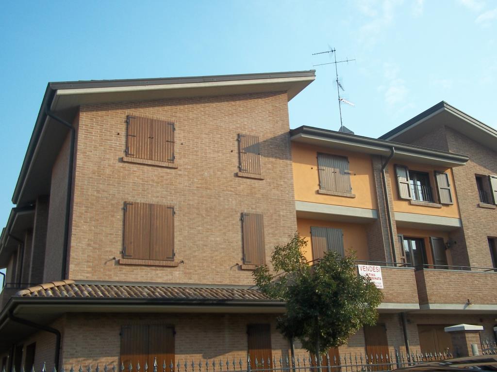 casa indipendente in vendita a Reggio nell'Emilia in zona Pieve Modolena