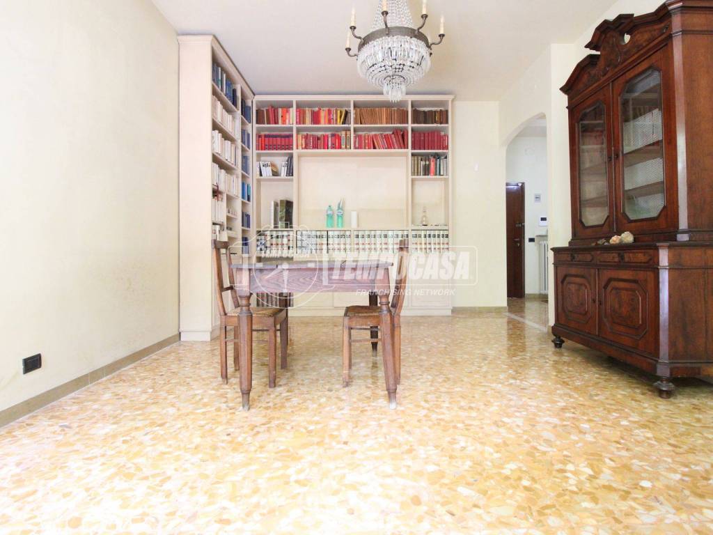 appartamento in vendita a Reggio nell'Emilia in zona Città Storica