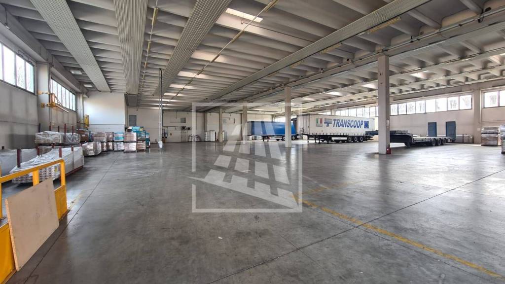 capannone in vendita a Reggio nell'Emilia in zona Mancasale