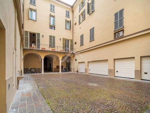 appartamento in vendita a Reggio nell'Emilia in zona Città Storica