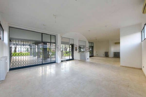 negozio in vendita a Reggio nell'Emilia in zona Città Storica