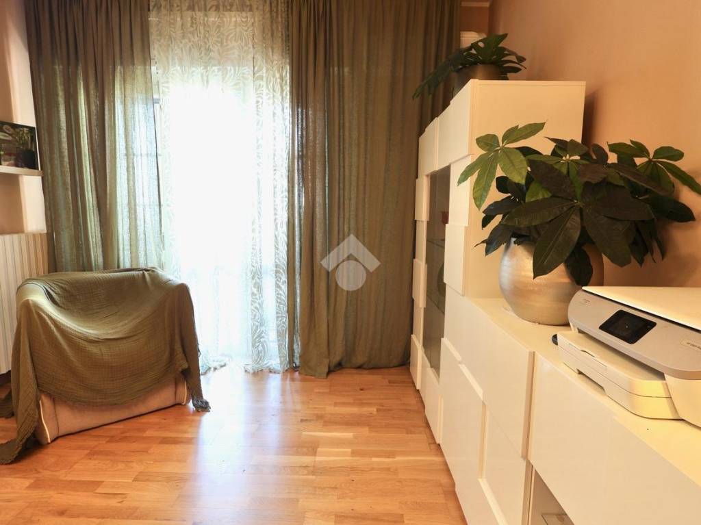 appartamento in vendita a Reggio nell'Emilia in zona Tribunale