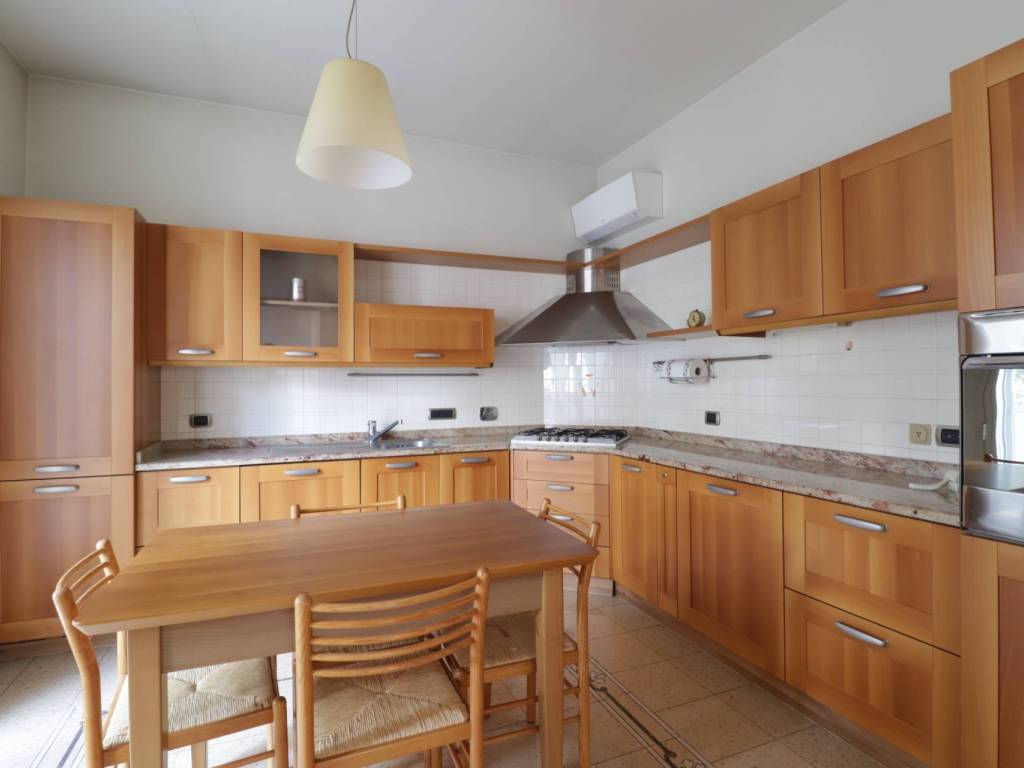 casa indipendente in vendita a Reggio nell'Emilia in zona Regina Pacis