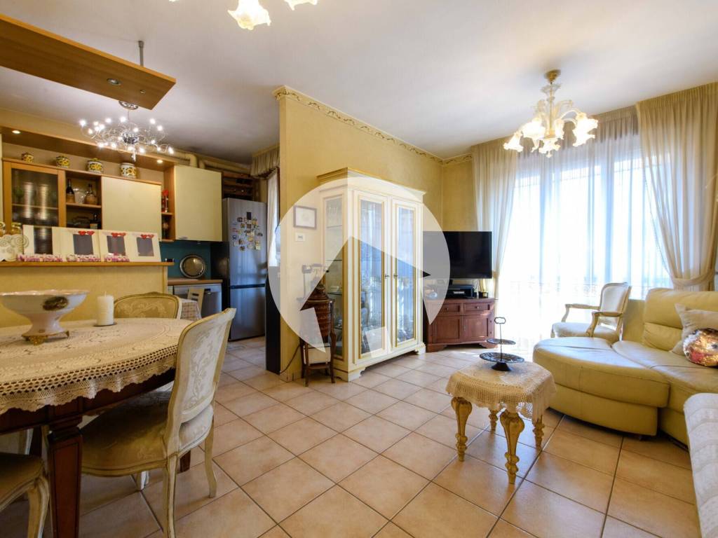 appartamento in vendita a Reggio nell'Emilia in zona Città Storica