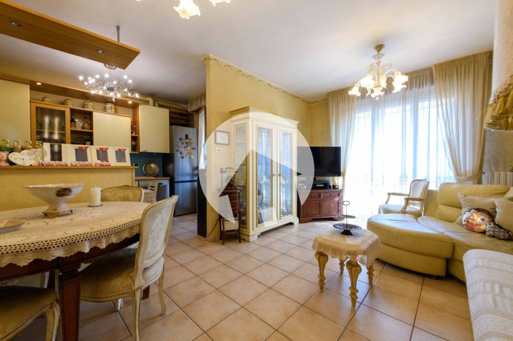 appartamento in vendita a Reggio nell'Emilia in zona Città Storica