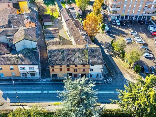 casa indipendente in vendita a Reggio nell'Emilia in zona Pieve Modolena