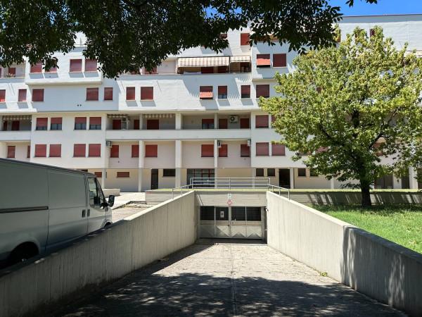 negozio in vendita a Reggio nell'Emilia in zona Città Storica