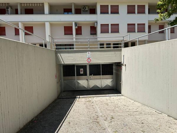 negozio in vendita a Reggio nell'Emilia in zona Città Storica