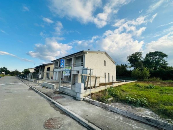 casa indipendente in vendita a Reggio nell'Emilia