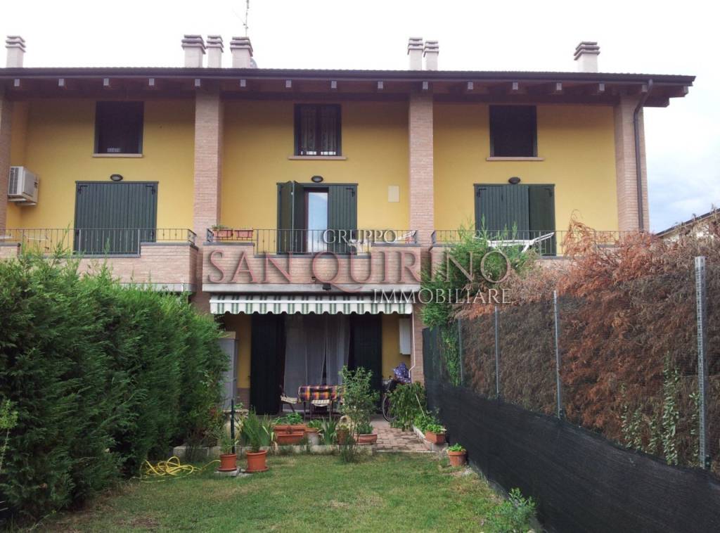 casa indipendente in vendita a Reggio nell'Emilia in zona Marmirolo