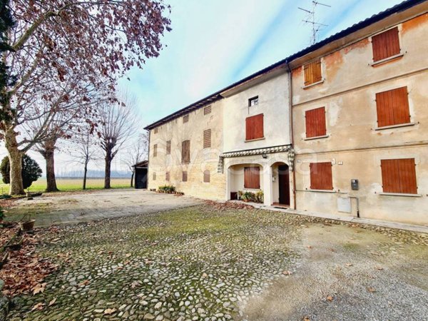 casa indipendente in vendita a Reggio nell'Emilia in zona Santa Croce