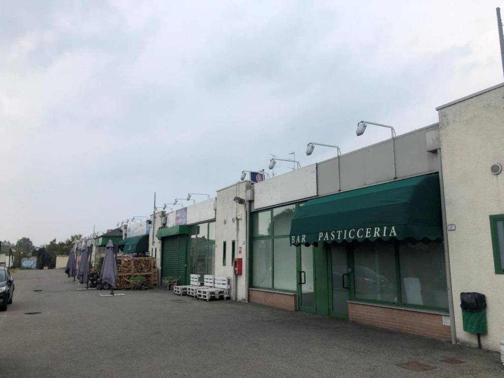 negozio in vendita a Reggio nell'Emilia in zona Fogliano