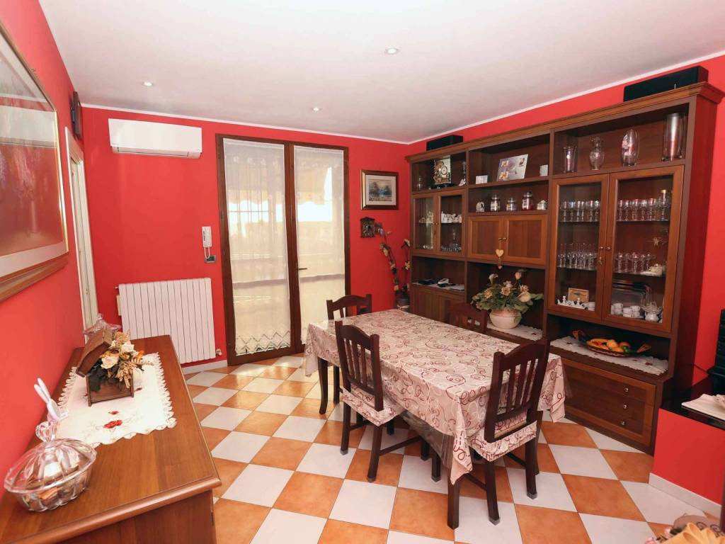 casa indipendente in vendita a Reggio nell'Emilia