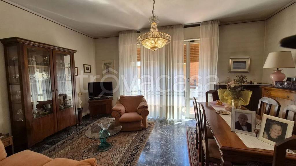 appartamento in vendita a Reggio nell'Emilia in zona Orologio