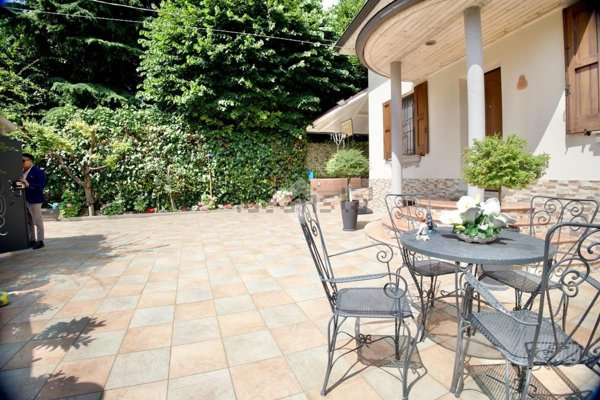 casa indipendente in vendita a Reggio nell'Emilia in zona Città Storica