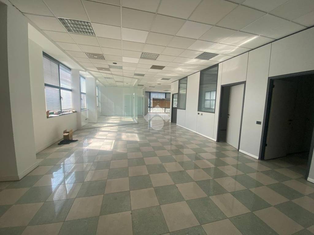 ufficio in vendita a Reggio nell'Emilia in zona Città Storica