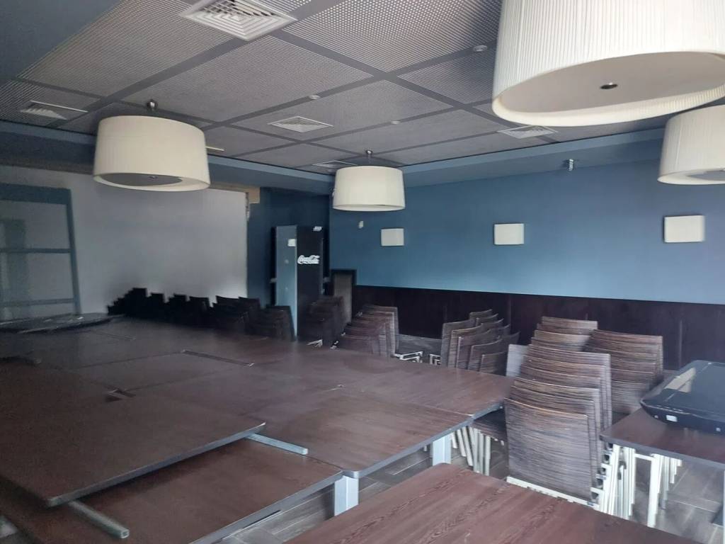 negozio in vendita a Reggio nell'Emilia in zona Tribunale