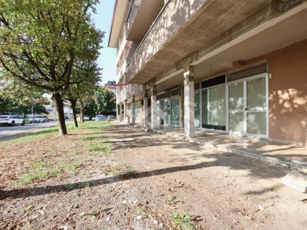 negozio in vendita a Reggio nell'Emilia in zona Città Storica