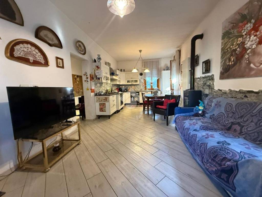 casa indipendente in vendita a Reggio nell'Emilia in zona Cella