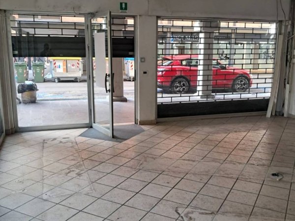 negozio in vendita a Reggio nell'Emilia