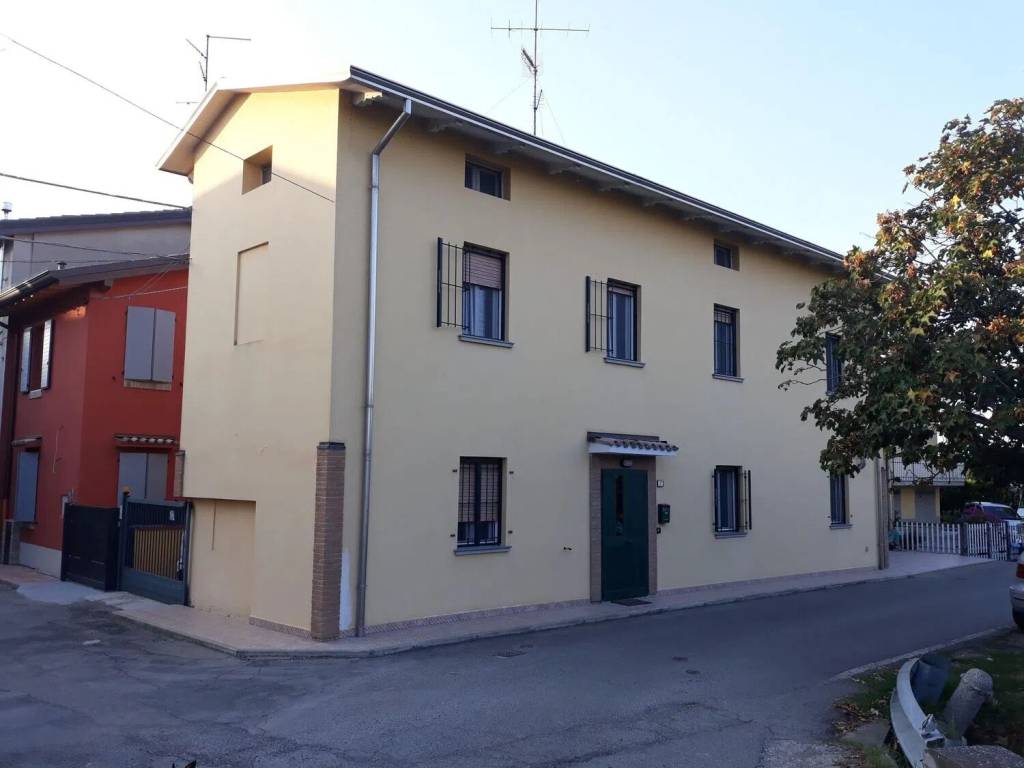 casa indipendente in vendita a Reggio nell'Emilia