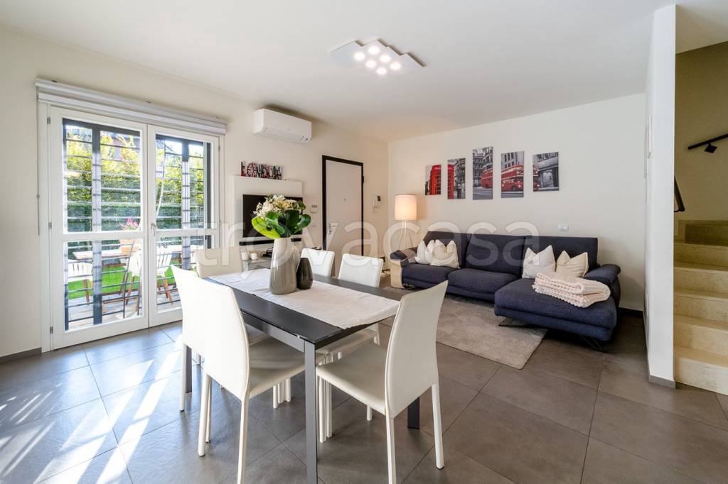 casa indipendente in vendita a Reggio nell'Emilia in zona Città Storica