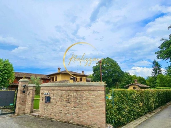 casa indipendente in vendita a Reggio nell'Emilia in zona Roncina