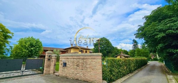casa indipendente in vendita a Reggio nell'Emilia in zona Roncina