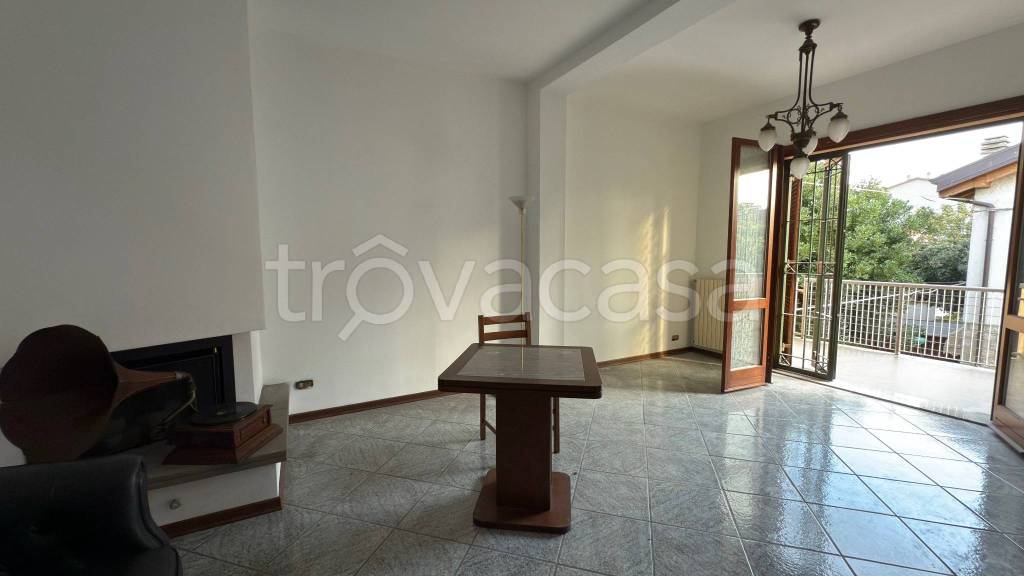 casa indipendente in vendita a Reggio nell'Emilia in zona Città Storica