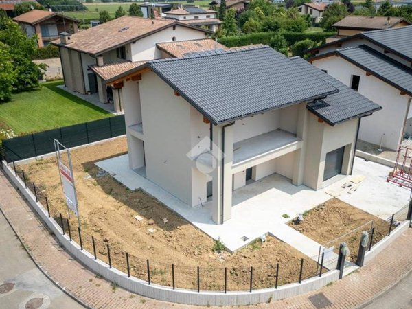 casa indipendente in vendita a Reggio nell'Emilia