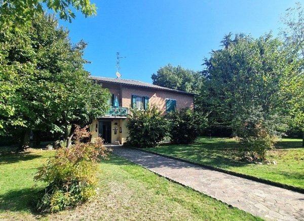 casa indipendente in vendita a Reggio nell'Emilia in zona Baragalla