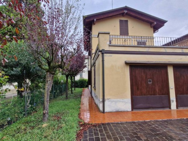 casa indipendente in vendita a Reggio nell'Emilia in zona Città Storica