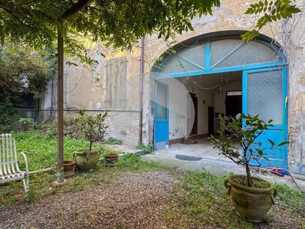appartamento in vendita a Reggio nell'Emilia in zona Città Storica