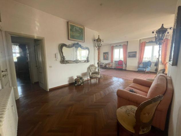 appartamento in vendita a Reggio nell'Emilia in zona Città Storica
