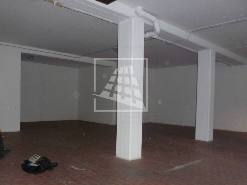 locale commerciale in vendita a Reggio nell'Emilia