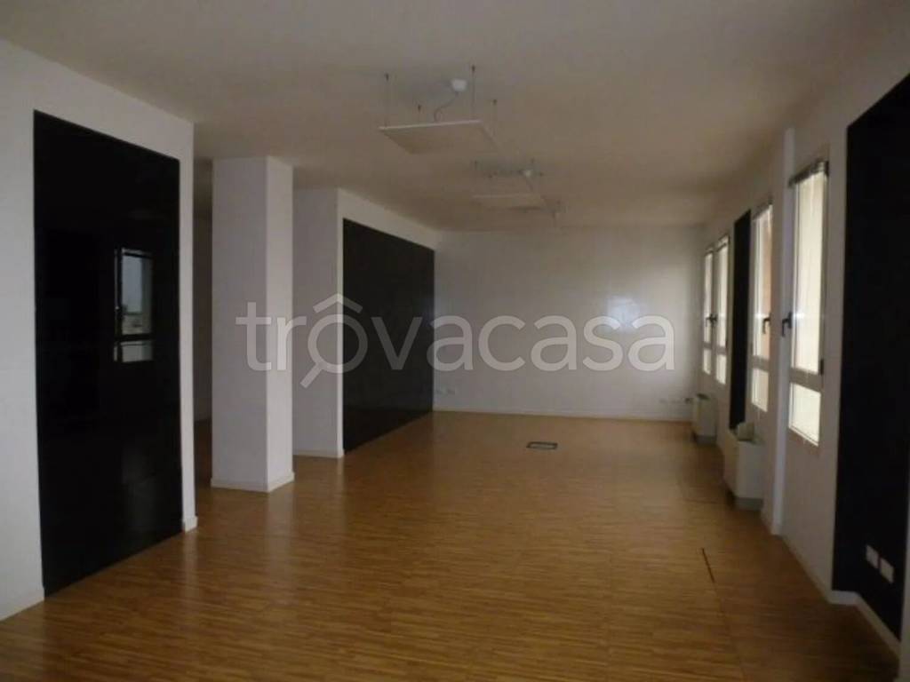 ufficio in vendita a Reggio nell'Emilia in zona Mancasale